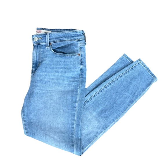 Levi Strauss Signature Women’s 28x30 Mid Rise Skinny Jeans Light Wash Denim - Picture 6 of 11